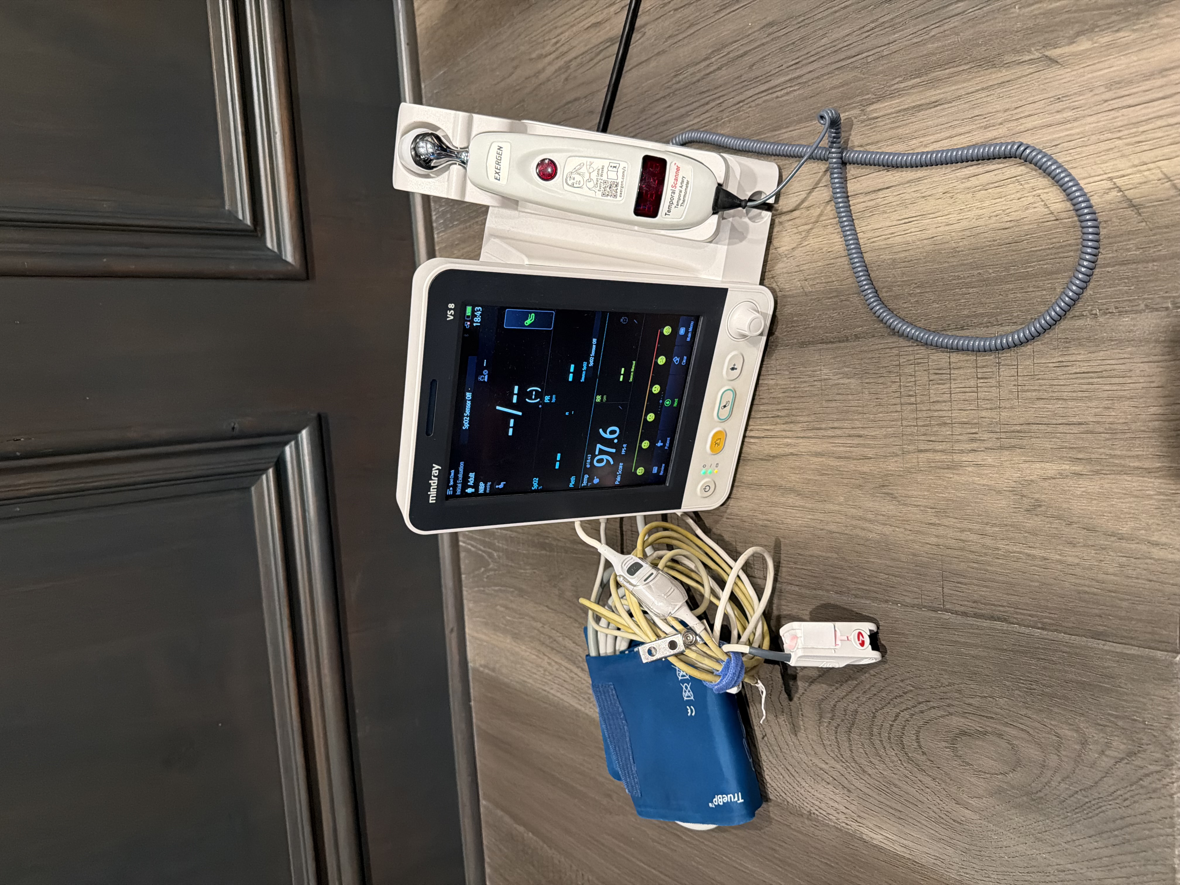 Mindray VS8 vital sign monitor powered on showing live readings